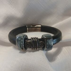 Regaliz Handcrafted Leather Bead Metal Magnetic Clasp Bracelet